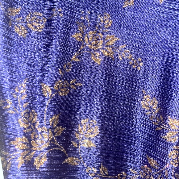 Stunning Punjabi style dress with pants and dupatta - Picture 5 of 7